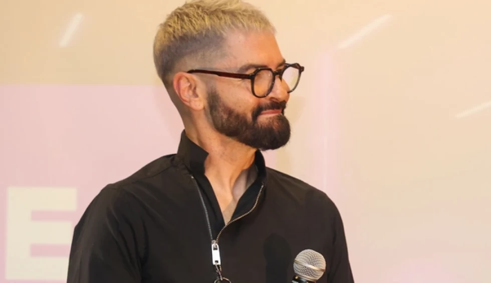 A generic square placeholder image with rounded corners in a figure.