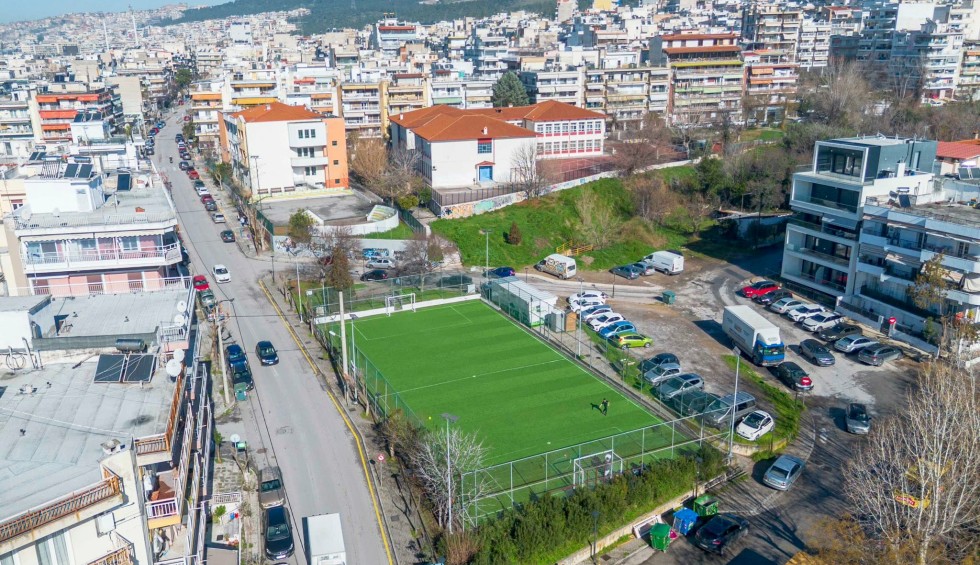 A generic square placeholder image with rounded corners in a figure.