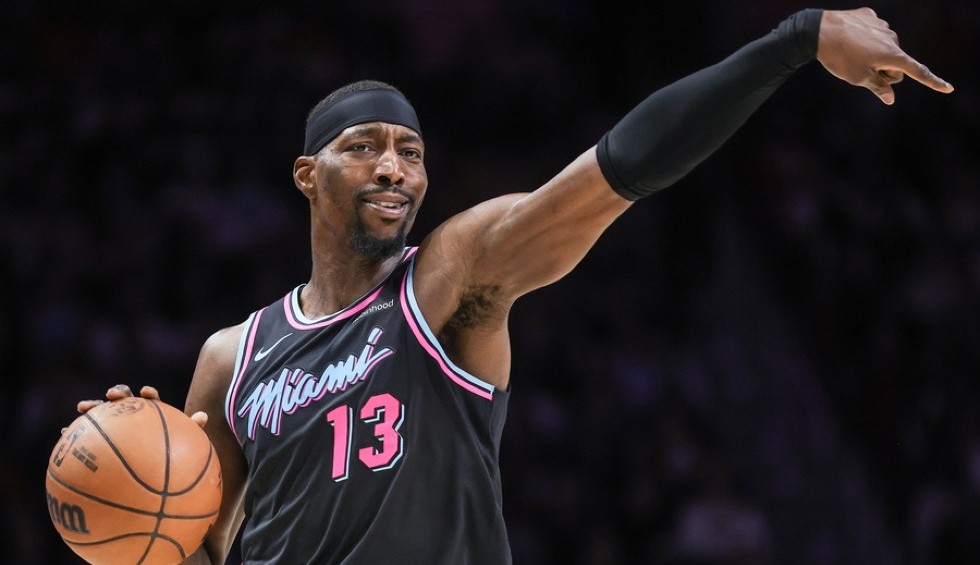 Μπαμ Αντεμπάγιο: Ένα τροχόσπιτο τού άλλαξε τη μοίρα και έφερε «83»