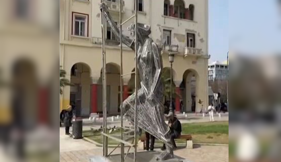 A generic square placeholder image with rounded corners in a figure.