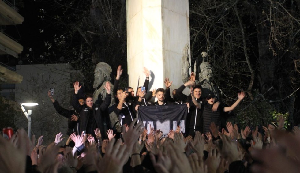 A generic square placeholder image with rounded corners in a figure.