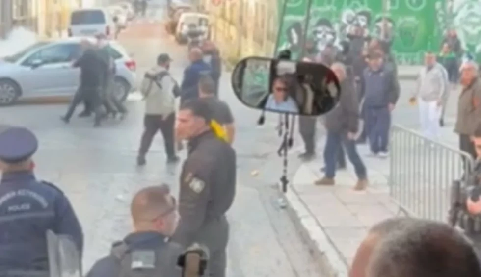 A generic square placeholder image with rounded corners in a figure.