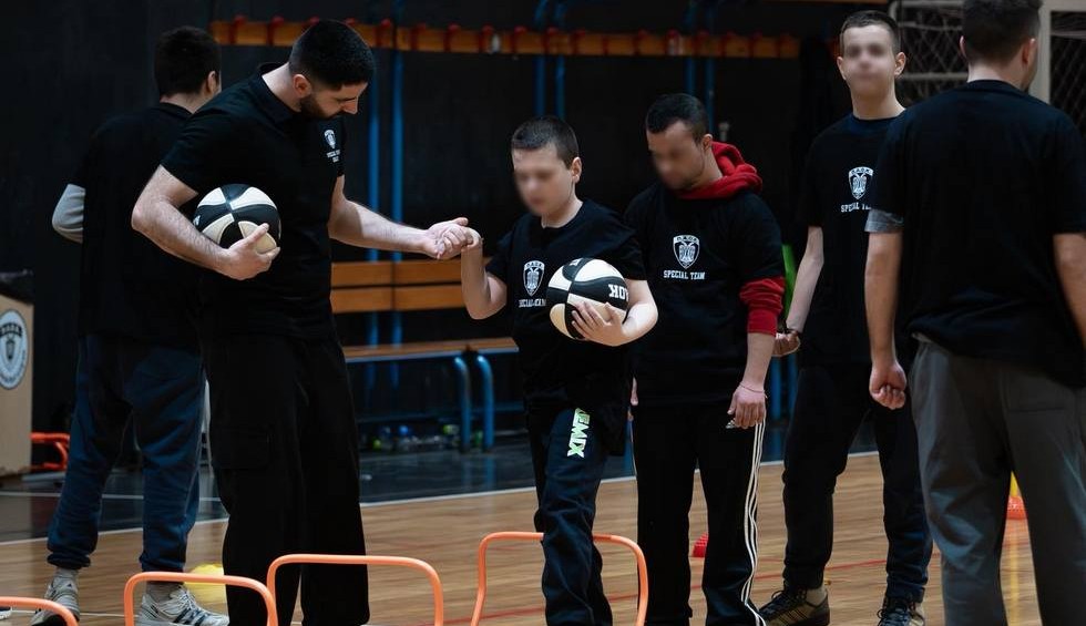 A generic square placeholder image with rounded corners in a figure.