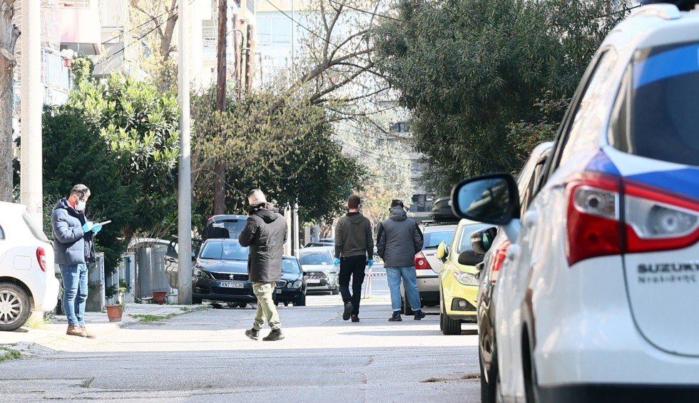 A generic square placeholder image with rounded corners in a figure.