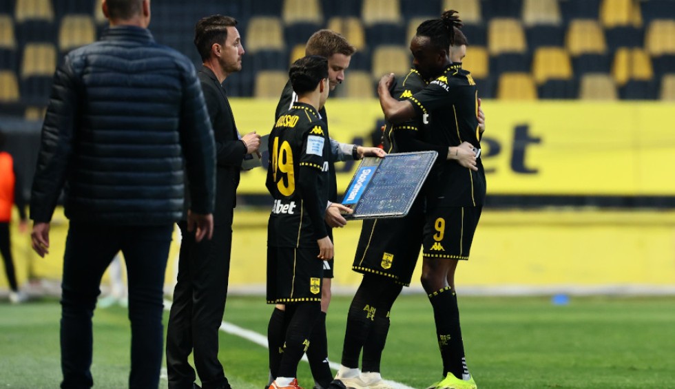 A generic square placeholder image with rounded corners in a figure.