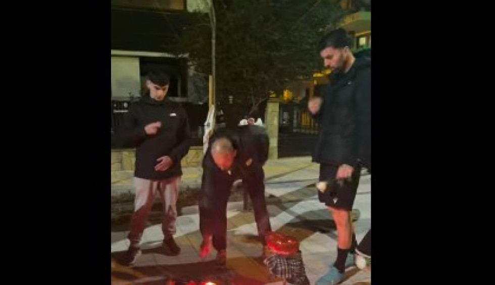 A generic square placeholder image with rounded corners in a figure.