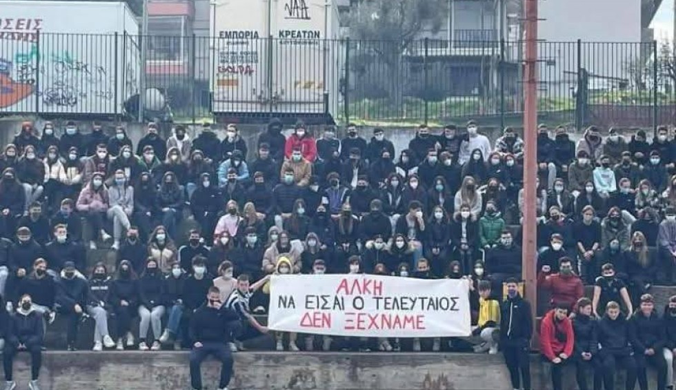 A generic square placeholder image with rounded corners in a figure.