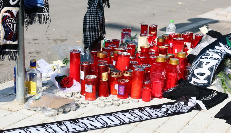 A generic square placeholder image with rounded corners in a figure.