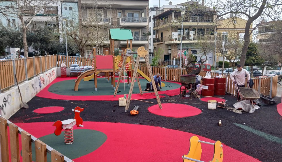 A generic square placeholder image with rounded corners in a figure.