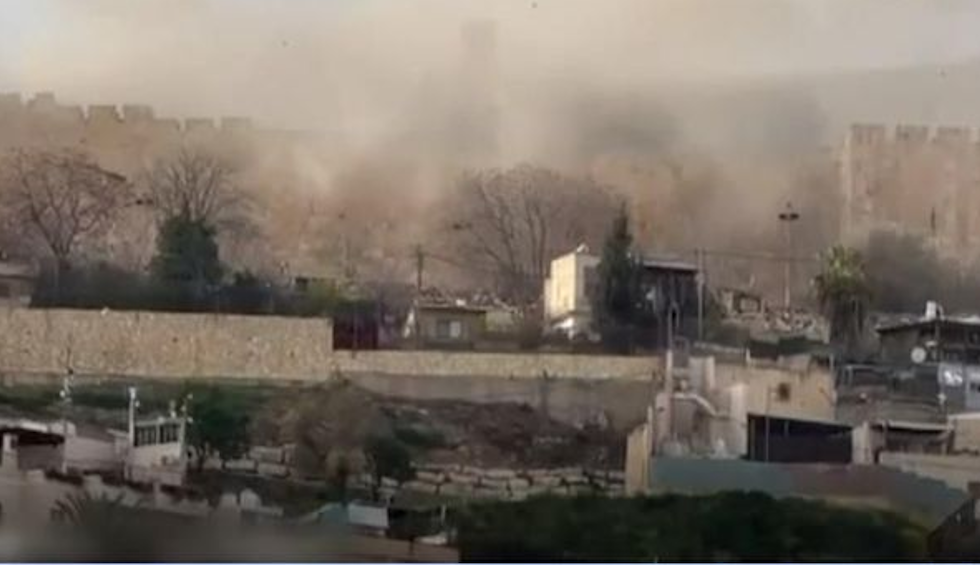 A generic square placeholder image with rounded corners in a figure.