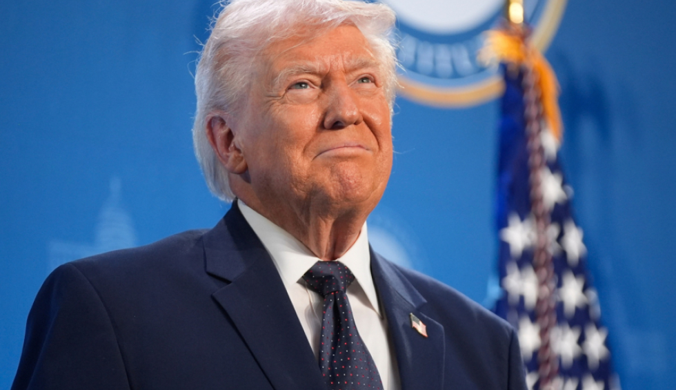 Ο Τραμπ έριξε κατακόρυφα τις τιμές του πετρελαίου