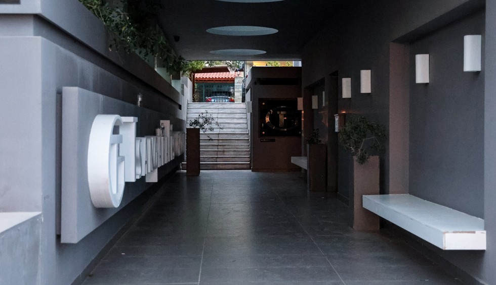 A generic square placeholder image with rounded corners in a figure.