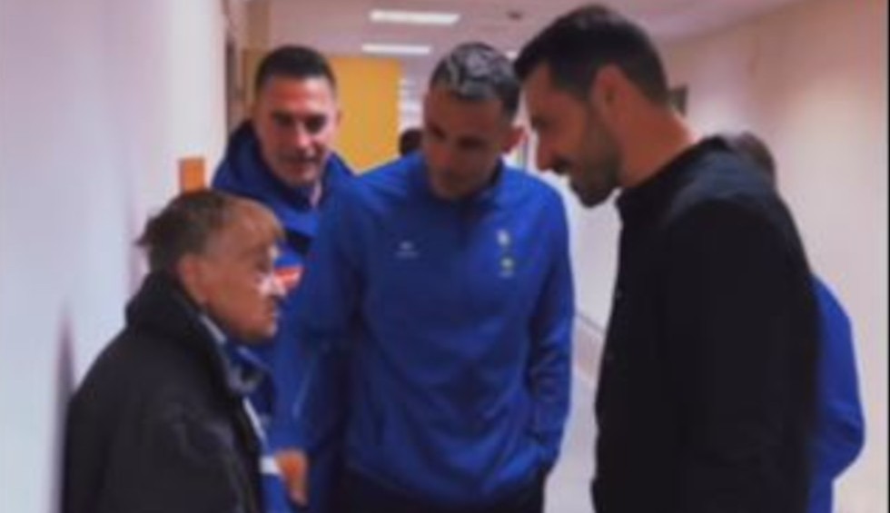 A generic square placeholder image with rounded corners in a figure.