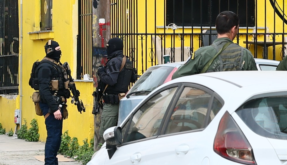 A generic square placeholder image with rounded corners in a figure.