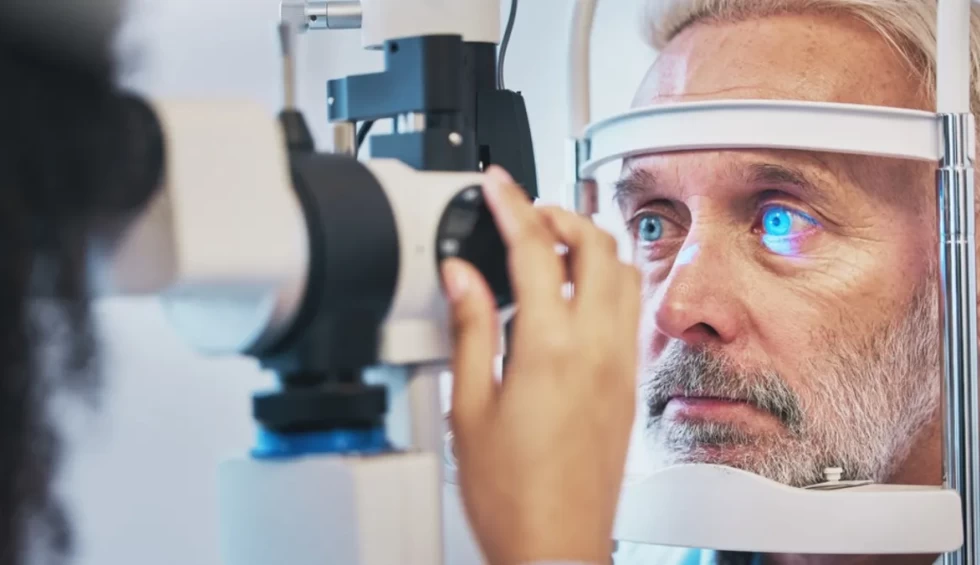 Όραση: Μπορεί μια εξέταση ματιών να «δείξει» πρώιμα σημάδια άνοιας;