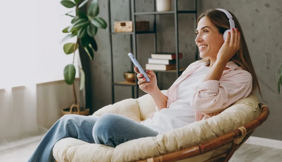 A generic square placeholder image with rounded corners in a figure.