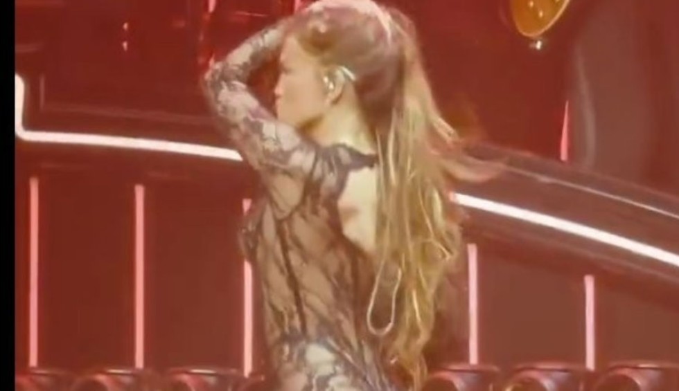 Τζένιφερ Λόπεζ: Οργιάζει στη σκηνή και... ανεβάζει θερμοκρασίες