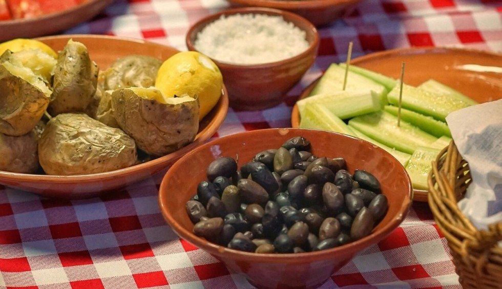 A generic square placeholder image with rounded corners in a figure.