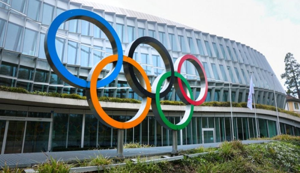 A generic square placeholder image with rounded corners in a figure.