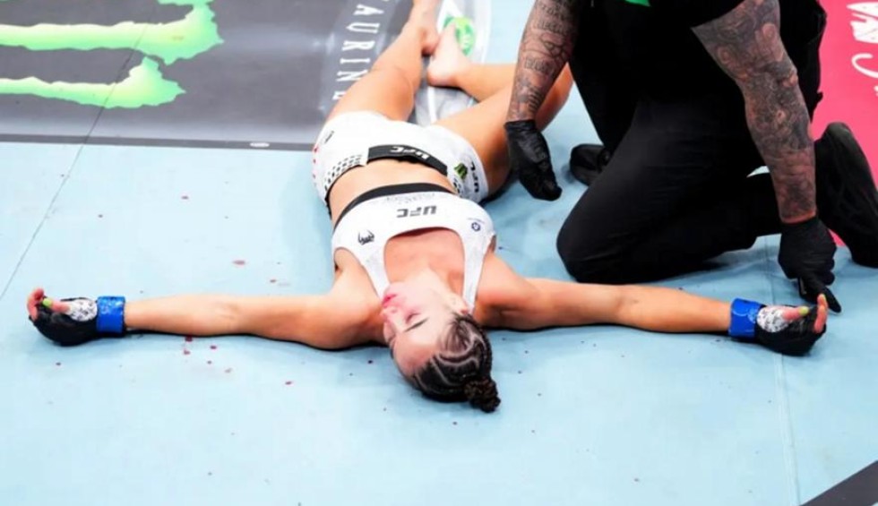 Σοκ στο UFC: Εγκληματική ενέργεια της Γκράσο κατά της Μπάρμπερ σε αγώνα