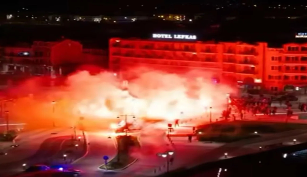 A generic square placeholder image with rounded corners in a figure.