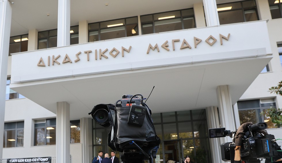 Τέμπη: Δεκτή η αίτηση αποχής της προέδρου-Από την αρχή η δίκη για τα χαμένα βίντεο