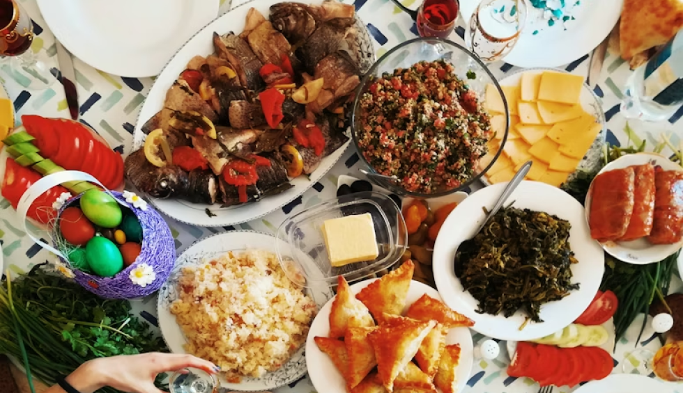 A generic square placeholder image with rounded corners in a figure.