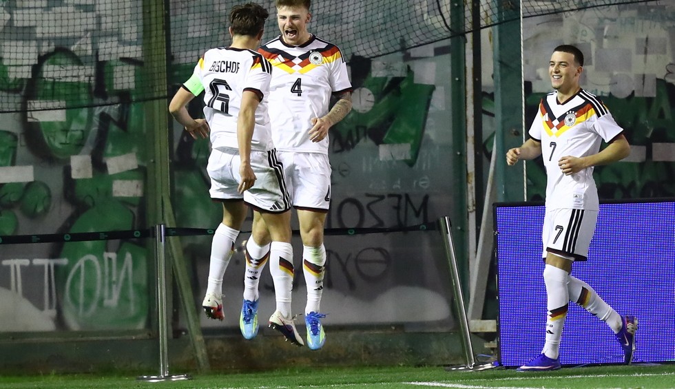 Με την πλάτη στον τοίχο η Ελπίδων: Οι Γερμανοί κάνουν το 2-0 και αγκαλιάζουν τη νίκη