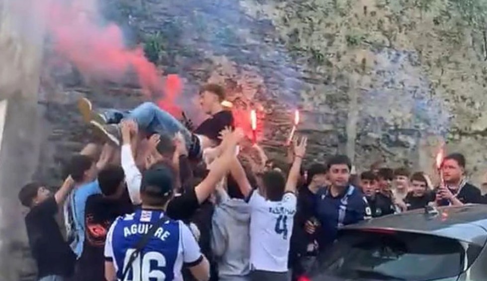 A generic square placeholder image with rounded corners in a figure.