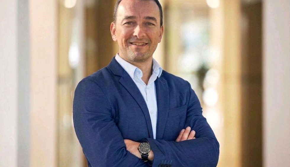 A generic square placeholder image with rounded corners in a figure.