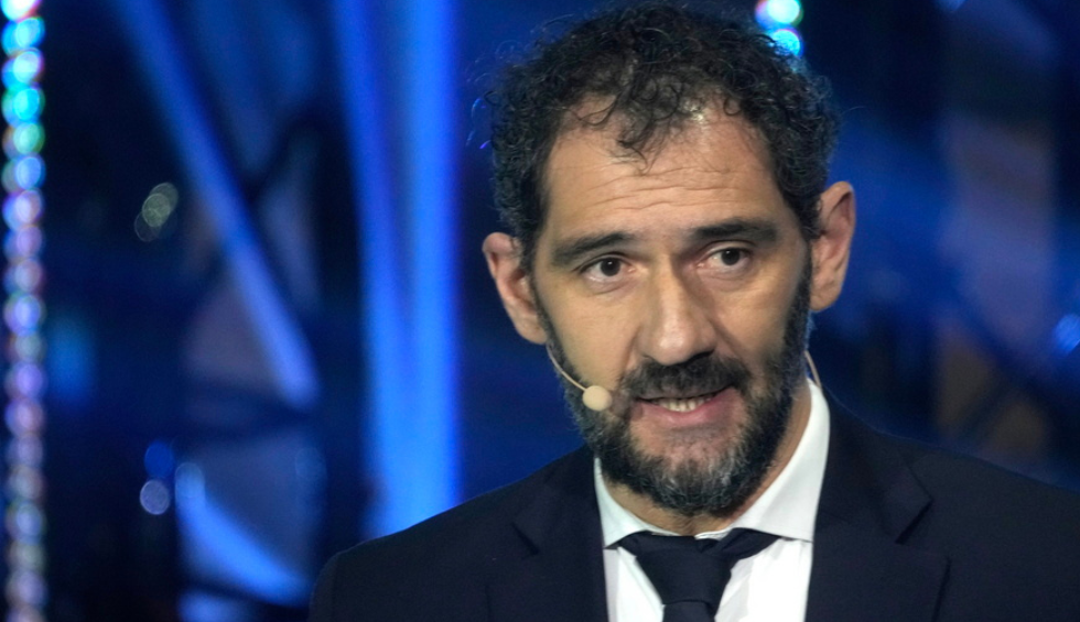 A generic square placeholder image with rounded corners in a figure.