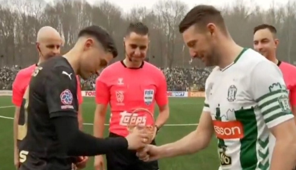 A generic square placeholder image with rounded corners in a figure.