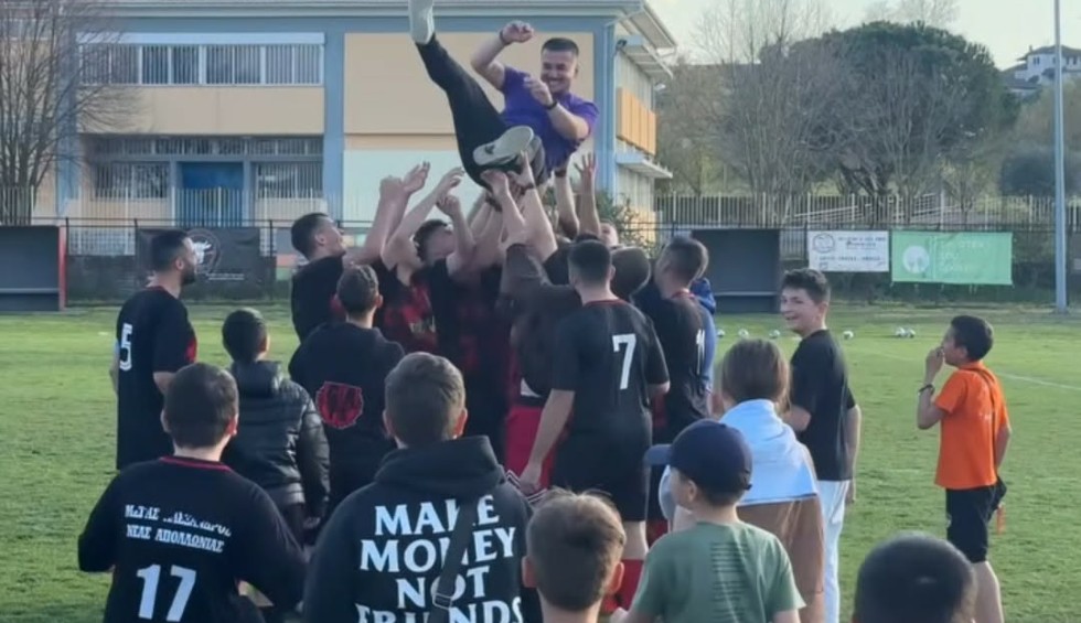 A generic square placeholder image with rounded corners in a figure.