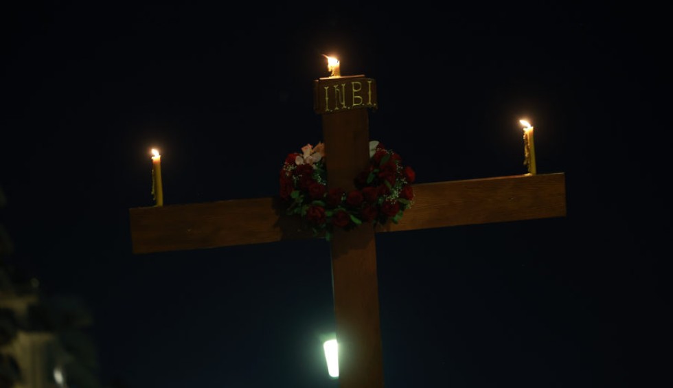 A generic square placeholder image with rounded corners in a figure.