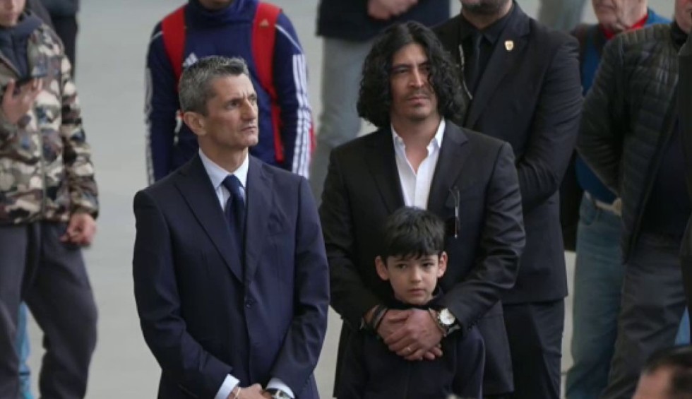 A generic square placeholder image with rounded corners in a figure.