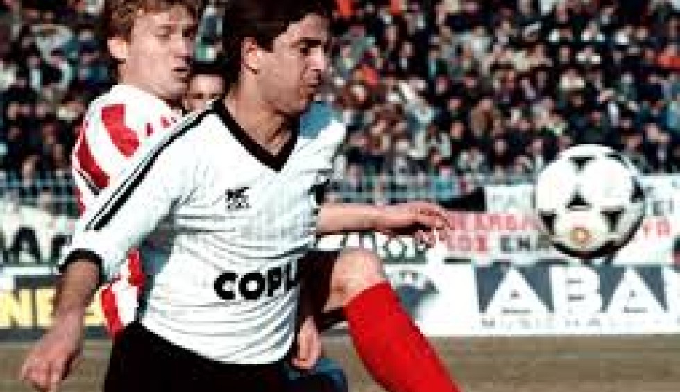 A generic square placeholder image with rounded corners in a figure.