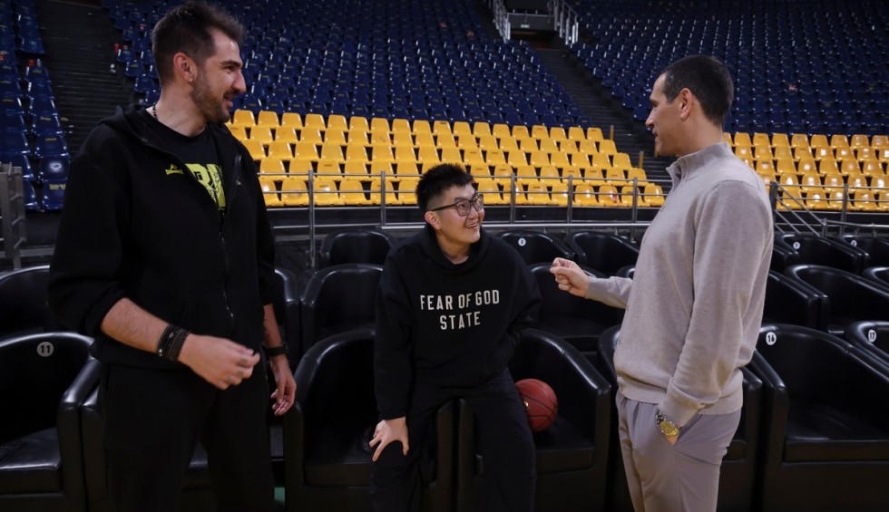 A generic square placeholder image with rounded corners in a figure.