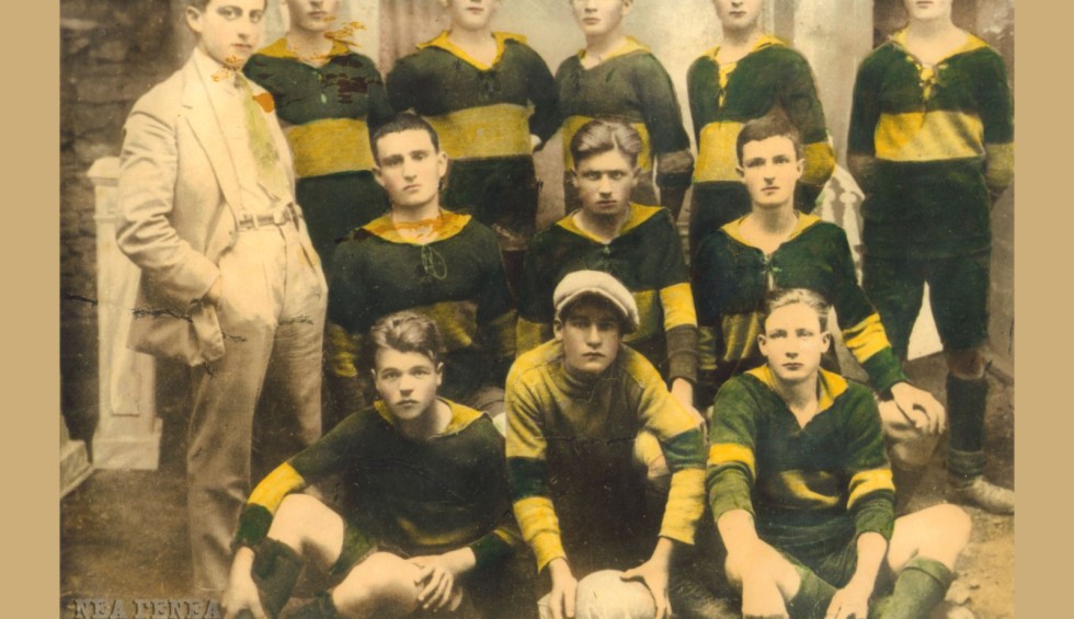 A generic square placeholder image with rounded corners in a figure.