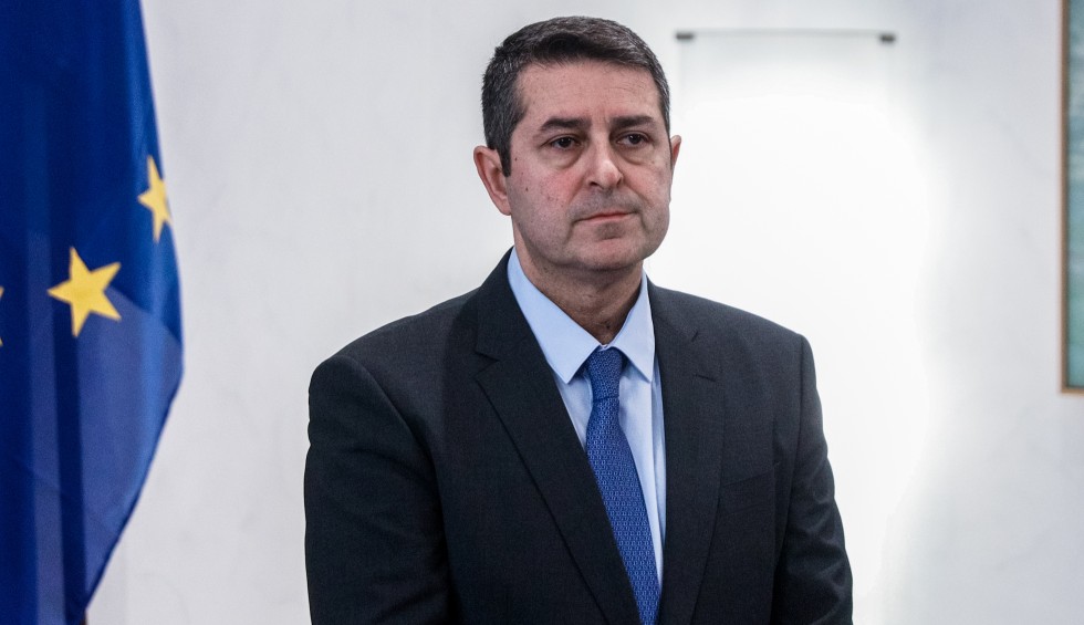 Παραμένει διασωληνωμένος ο Μυλωνάκης: Σταθερή η κατάστασή του