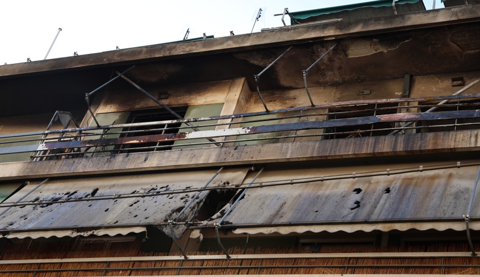 A generic square placeholder image with rounded corners in a figure.