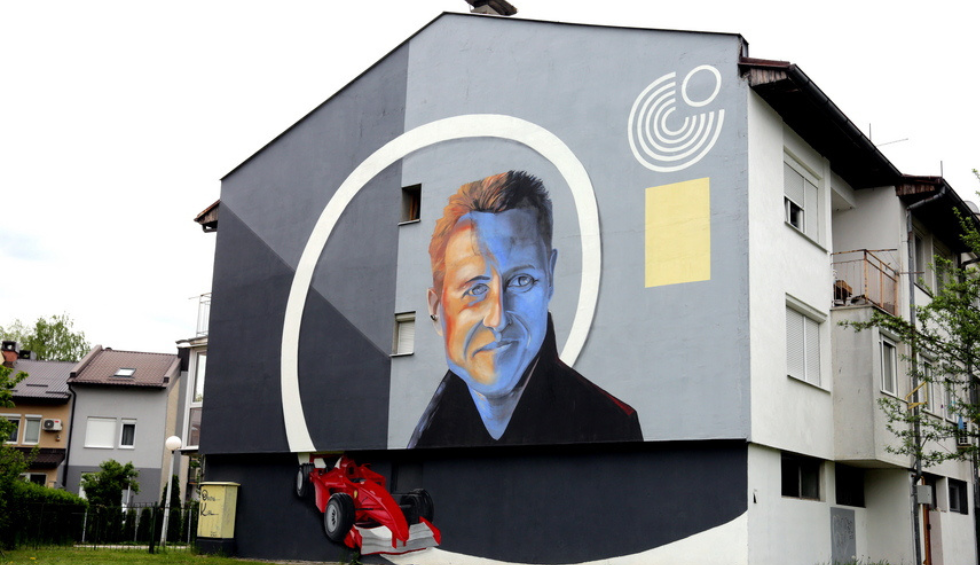 A generic square placeholder image with rounded corners in a figure.