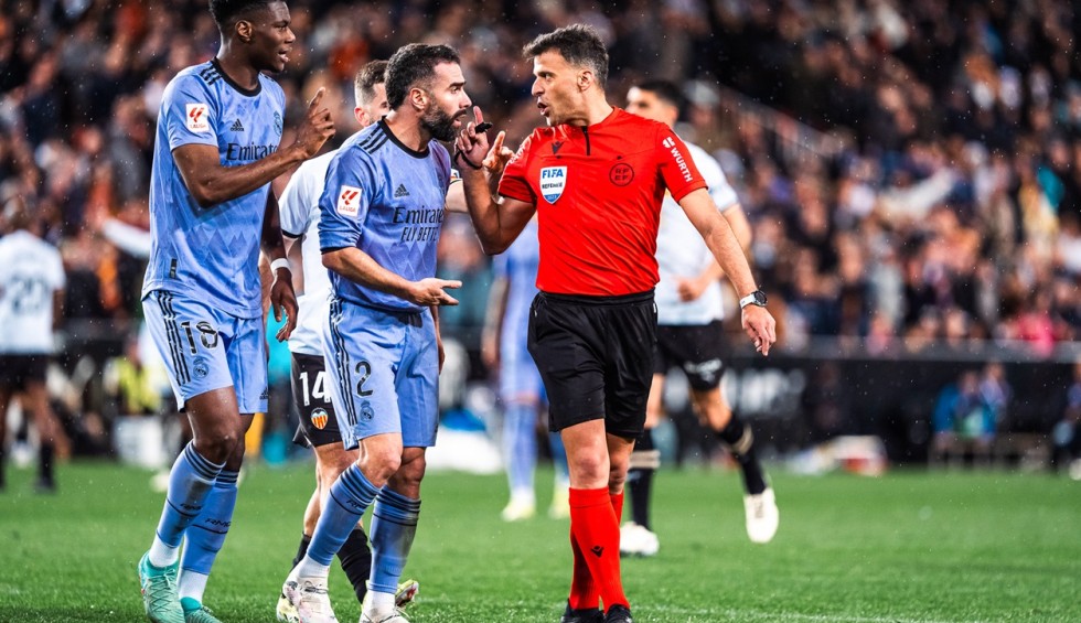 ΑΕΚ-ΠΑΟΚ: Όταν ο Μανθάνο δεχόταν επίθεση από Ρεάλ Μαδρίτης, Μπαρτσελόνα και Ολυμπιακό!