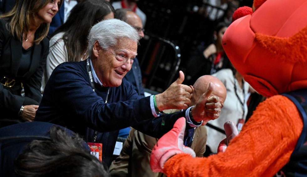 A generic square placeholder image with rounded corners in a figure.