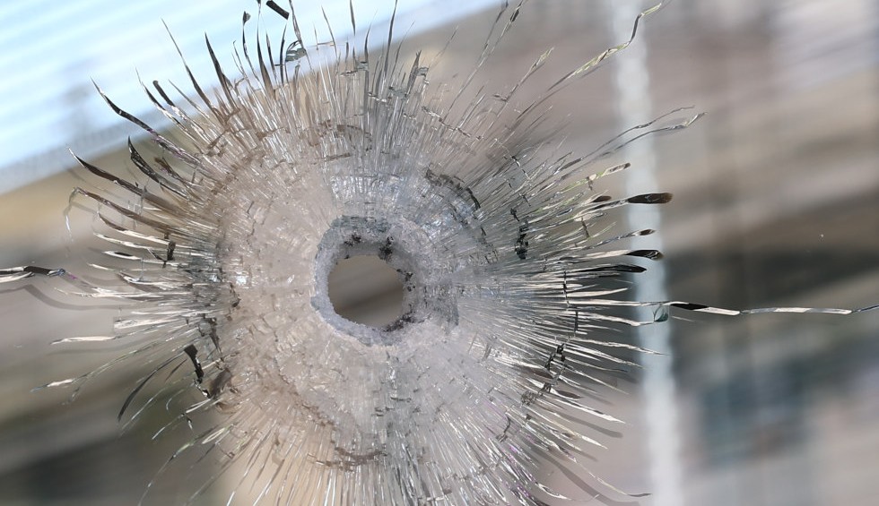 Θεσσαλονίκη: Επίθεση με σφαίρες και απειλές εκβιασμού σε επιχείρηση αυτοκινήτων