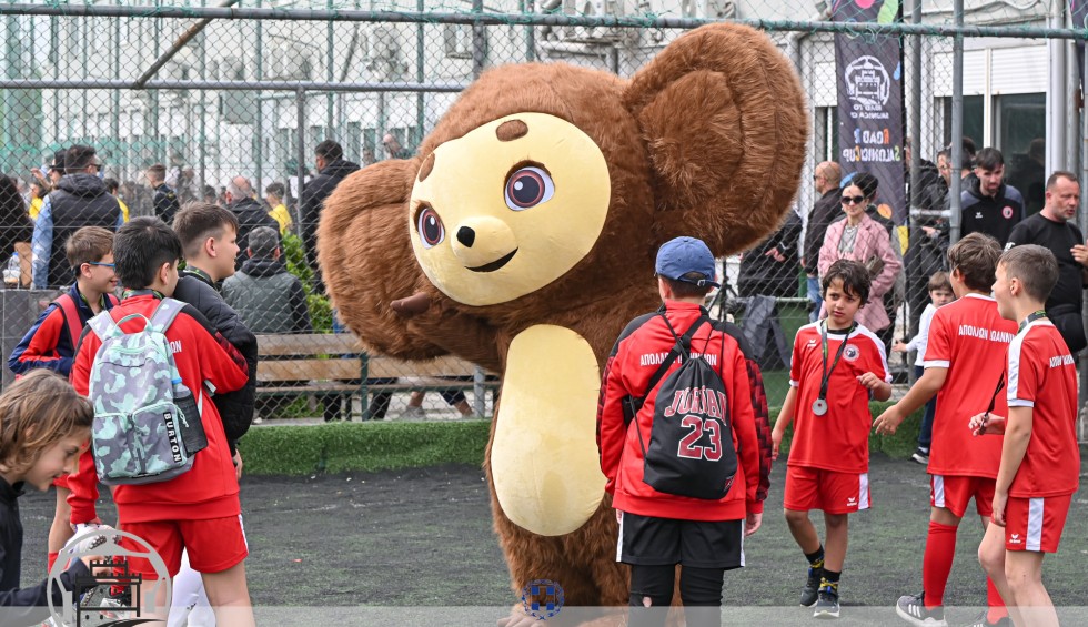 A generic square placeholder image with rounded corners in a figure.