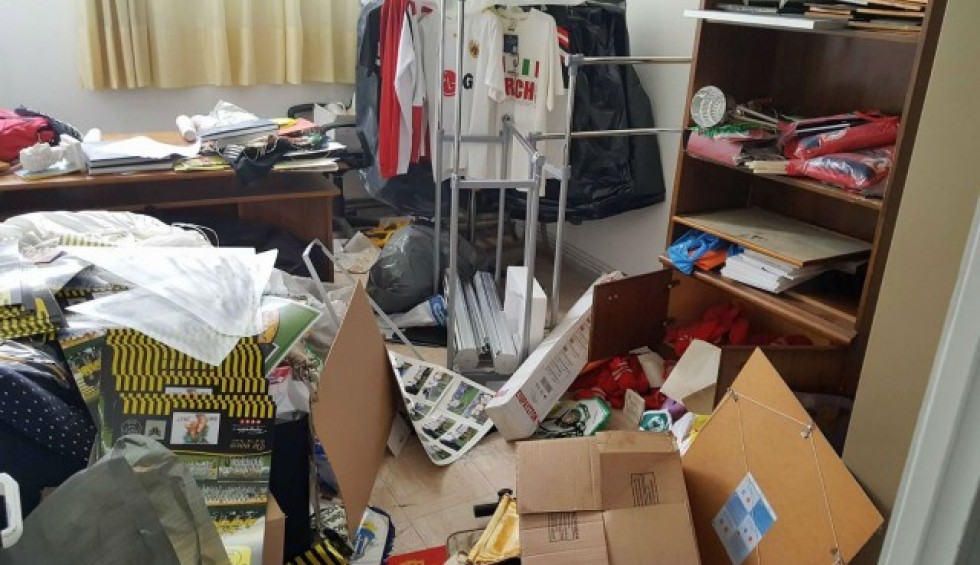 A generic square placeholder image with rounded corners in a figure.