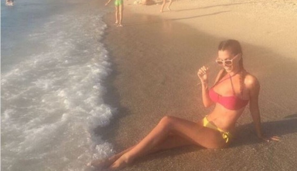 A generic square placeholder image with rounded corners in a figure.