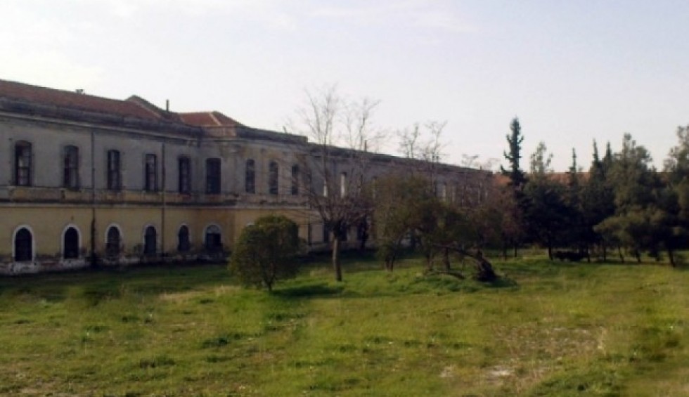 A generic square placeholder image with rounded corners in a figure.