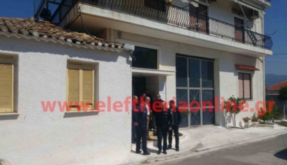 A generic square placeholder image with rounded corners in a figure.