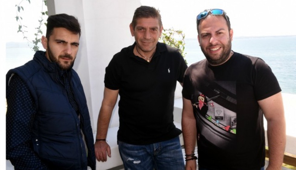 A generic square placeholder image with rounded corners in a figure.